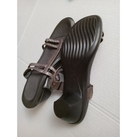 Naot Women's Size 8.5 Loop T-Strap Fashion Sandals, Brown, Summer, Casual - Picture 9 of 9
